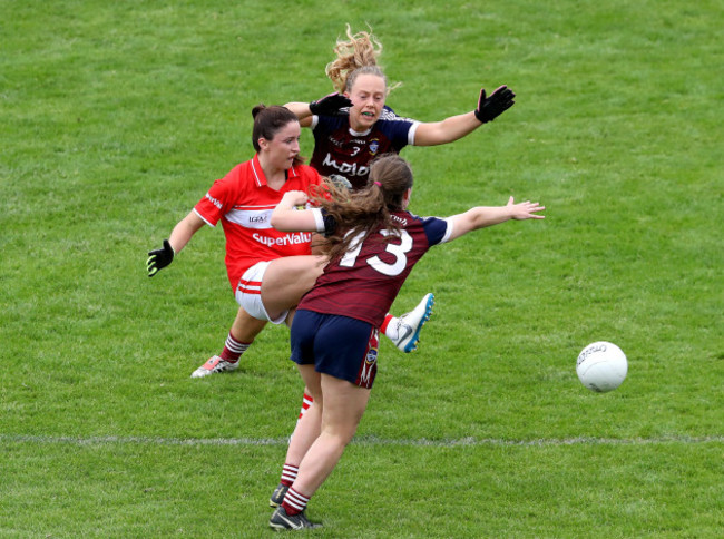 Eimear Scally and Laura Lee Walsh with Jennifer Rogers