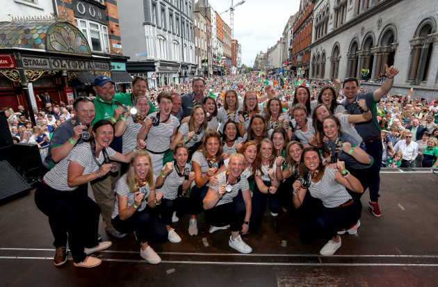 The Ireland team pose with their medals 6/8/2018