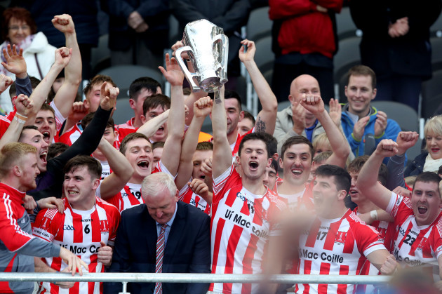 Seamie Harnedy lifts the Sean Og Murphy cup
