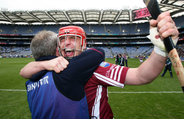 Alan Kerins celebrates with manager Michael Donoghue