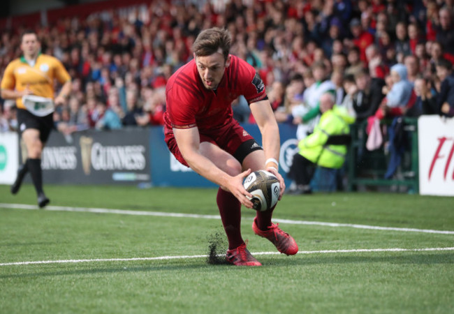 Munster's Darren Sweetman scores a try