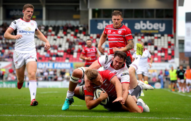 Henry Purdy scores a try