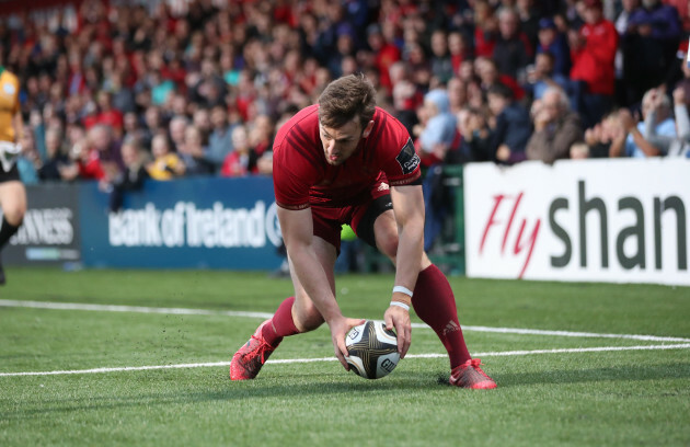 Munster's Darren Sweetman scores a try