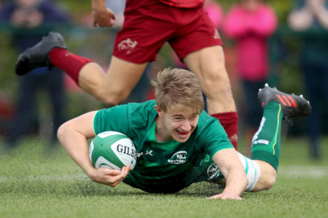 Oisin McCormack scores a try