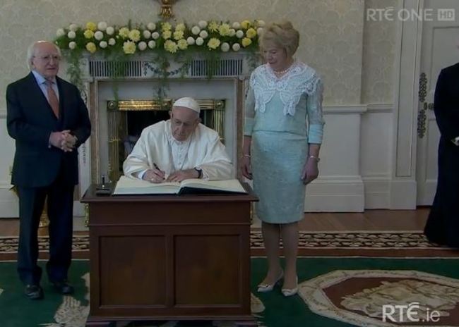 signing pope