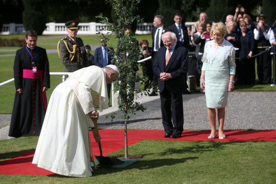 ARAS POPE 472_90552310