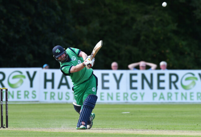 Paul Stirling hits a six
