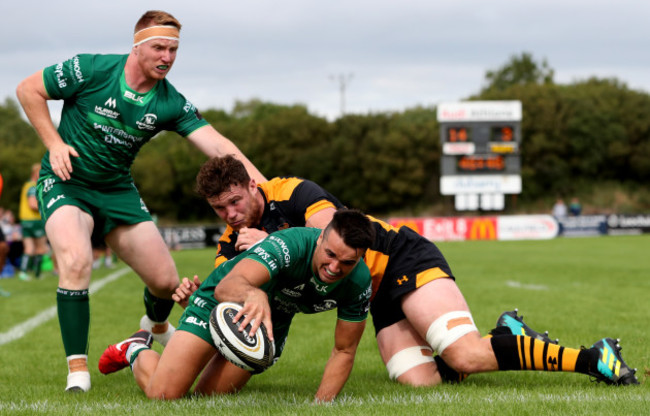 Cian Kelleher scores a try despite Will Rowlands