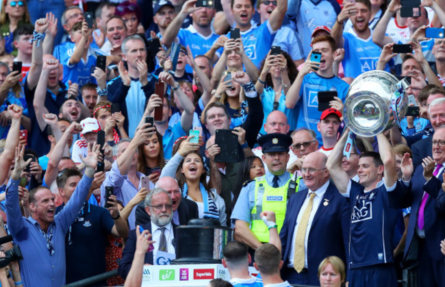 Stephen Cluxton lifts the Sam Maguire