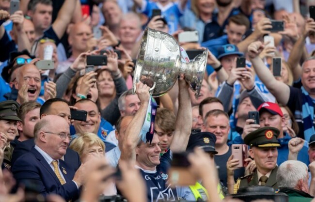 Stephen Cluxton lifts the Sam Maguire