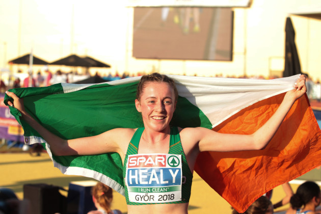 Sarah Healy celebrates winning gold