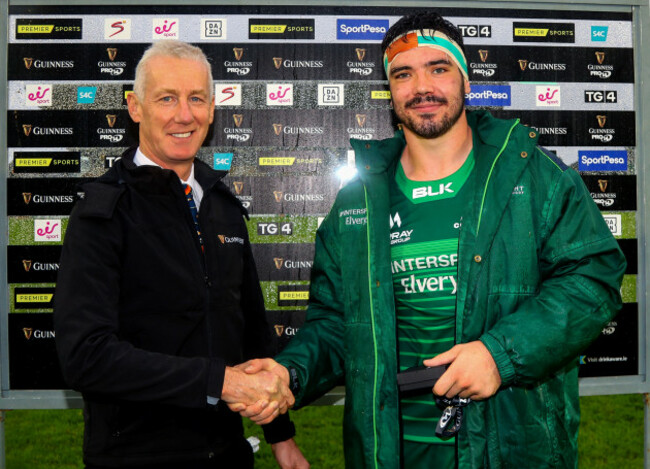 Paul Boyle receives his man of the match medal from Des Roche