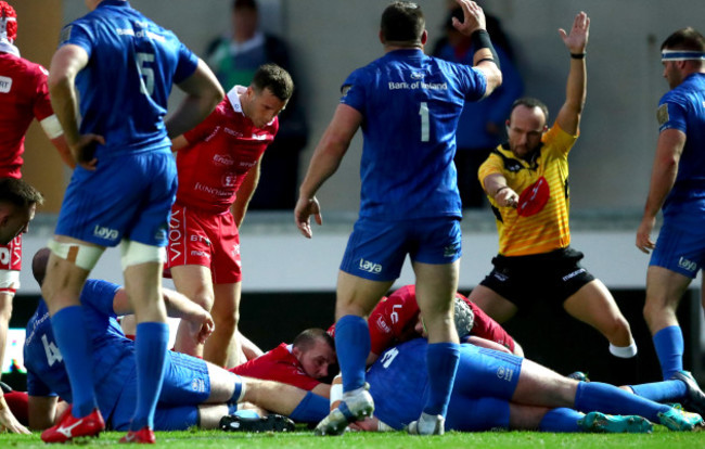 Ken Owens scores his sides opening try