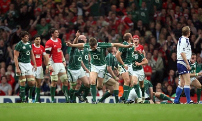 Ronan O'Gara celebrates scoring a drop goal