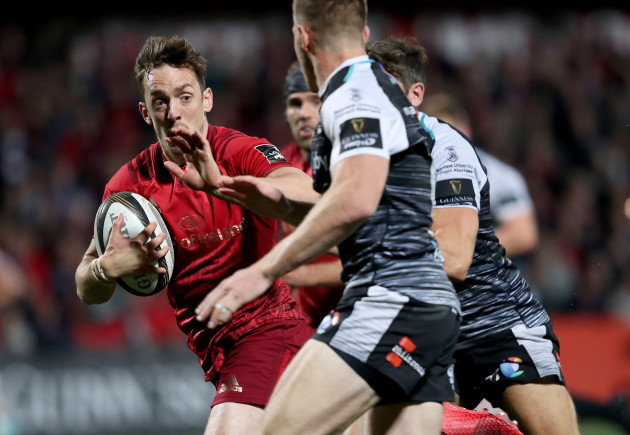 Darren Sweetnam on the way to scoring a try