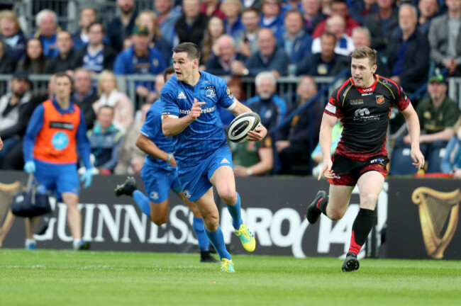 Johnny Sexton makes a break