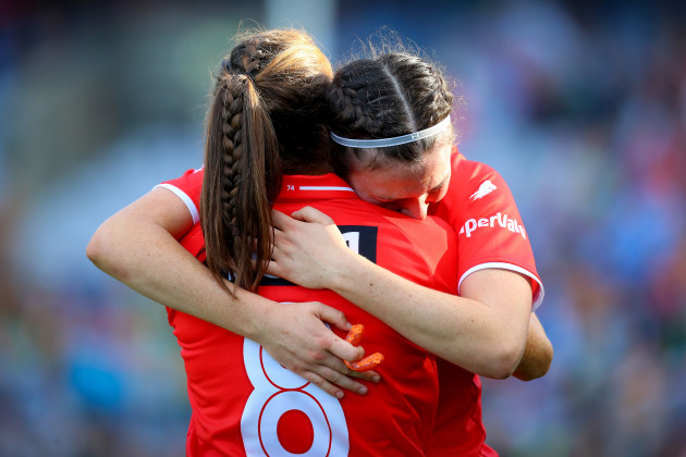 Aisling Hutchings comforts Hannah Looney after the game