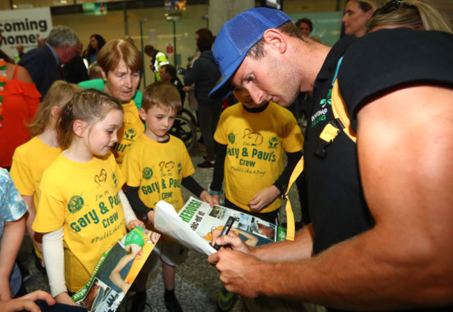 Gary O'Donovan signs autographs for fans from Skibbereen Rowing Club