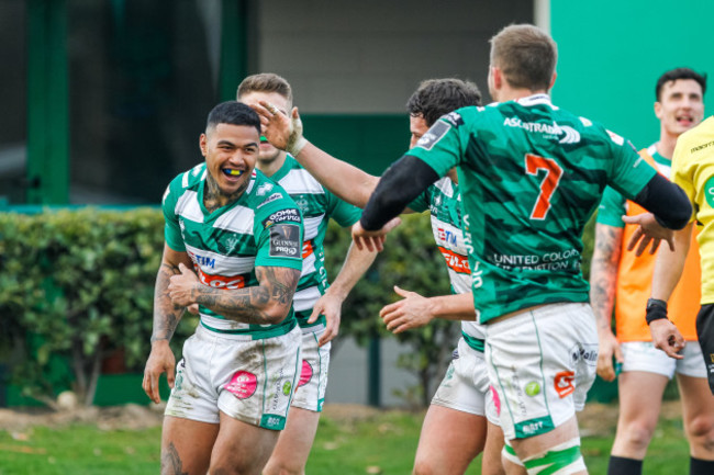 Monty Ioane celebrates scroring a try with teammates