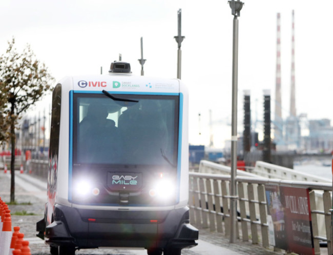 0198 Driverless Shuttle_90554515