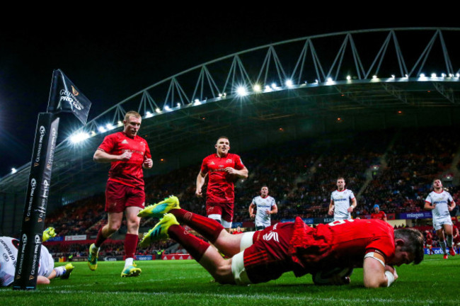 Peter O’Mahony scores a try