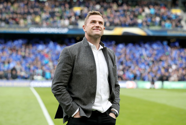 Jamie Heaslip is thanked by the crowd before the game