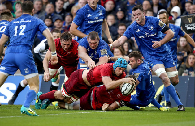 Tadhg Beirne scores his sides first try