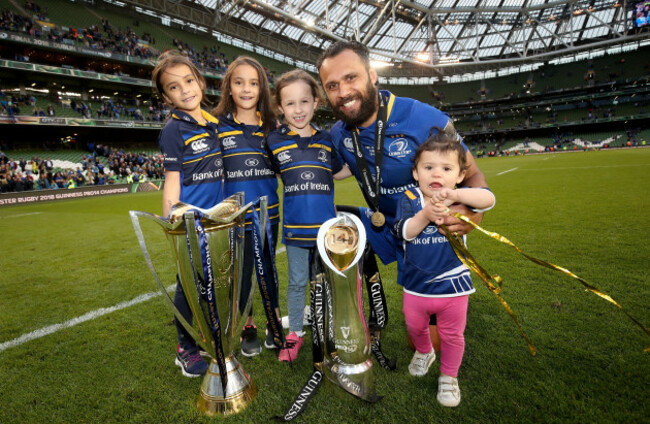 Isa Nacewa celebrates with his daughters