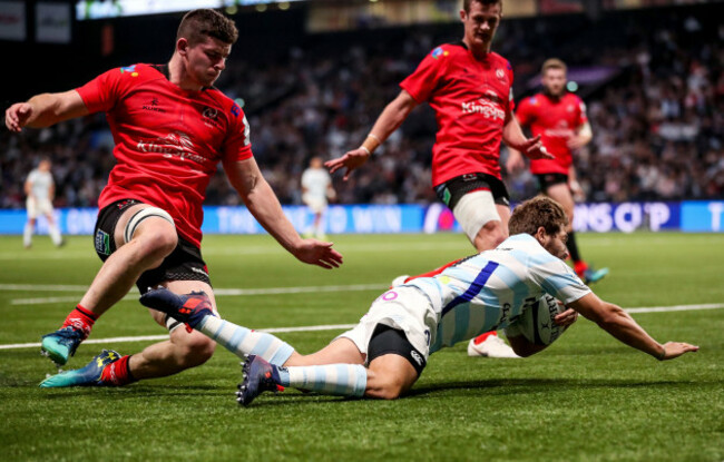 Teddy Iribaren scores his sides first try