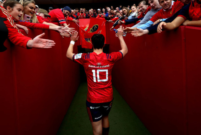 Joey Carbery makes his way down the tunnel