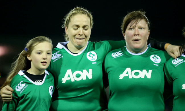Niamh Briggs and Ruth O'Reilly with the mascot during the national anthem