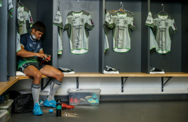 Jarrad Butler changes his studs ahead of the game