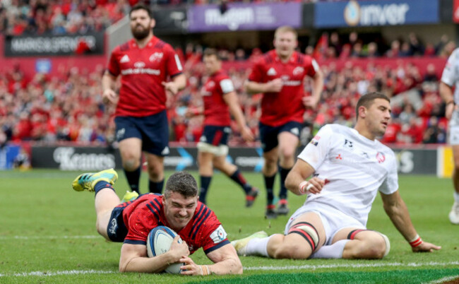 Sam Arnold scores his sides fourth try