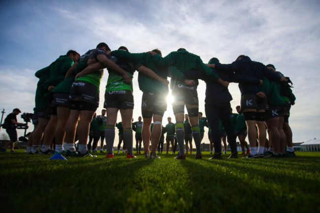 Connacht team huddle