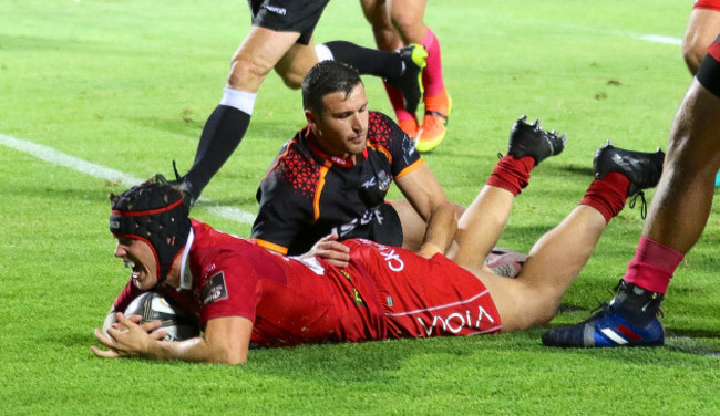 Taylor Davies scores the winning try