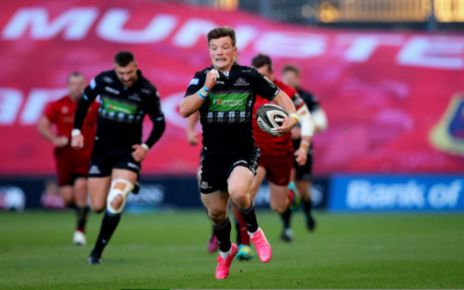 George Horne breaks free to score his side's first try