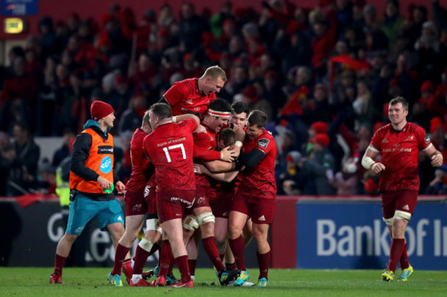 Rory Scannell celebrates his winning penalty with his teammates