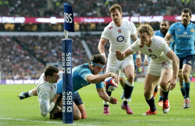 Luca Morisi scores a try despite Johnny May