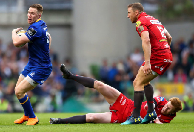 Rory O'Loughlin with Rhys Patchell and Hadleigh Parkes