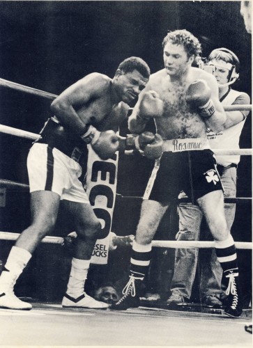 Mannion defeating Roosevelt Green shortly before his world title fight against Mike McCallum in 1984