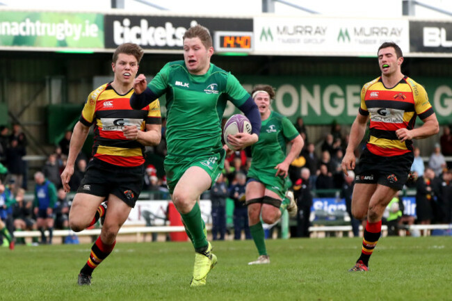 Kieran Joyce on his way to scoring a try