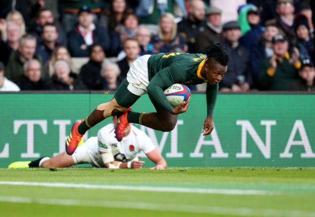 Sbu Nkosi goes over for a try