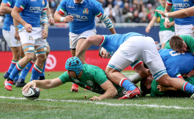 Tadhg Beirne score his side's first try