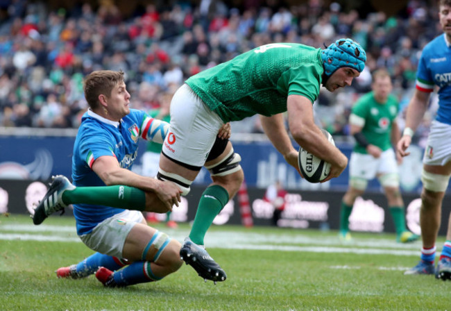 Tadhg Beirne goes over for the third try