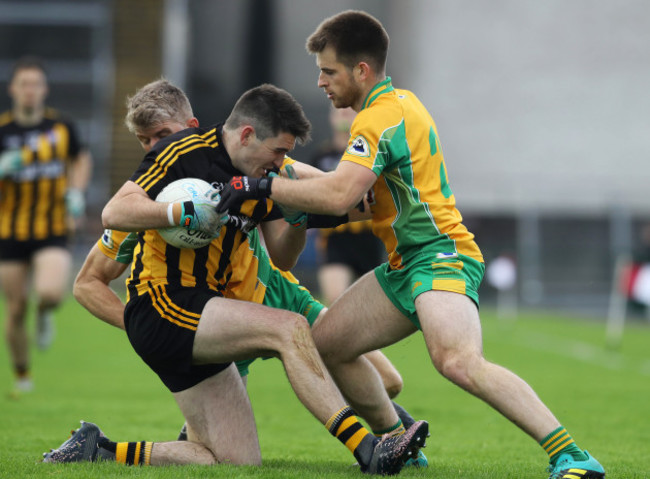 Kieran Fitzgerald and Cathal Silke tackle Barry McHugh