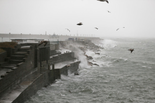 003 Dun Laoghaire weather_90558272