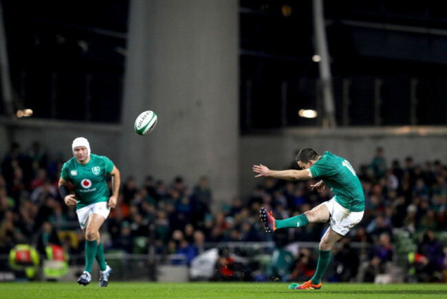 Jonathan Sexton kicks a penalty