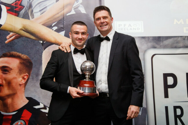 Niall Quinn presents Michael Duffy with the Player's Player of the Year Award