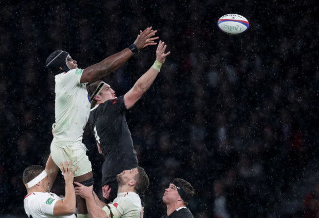 England's Maro Itoje and New Zealand's Brodie Retallick