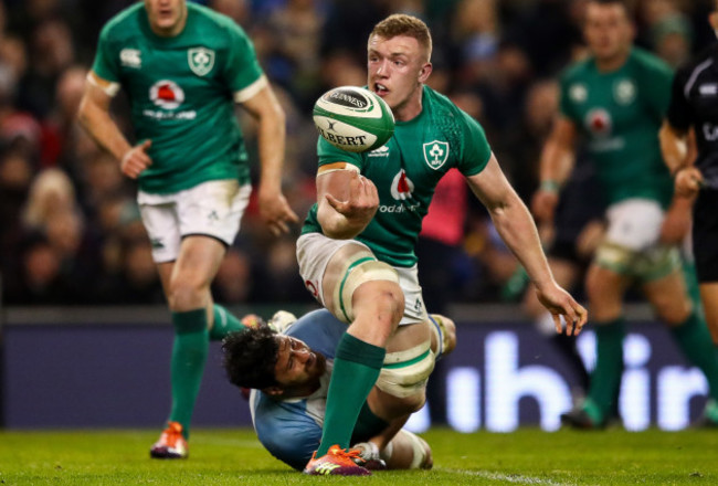 Dan Leavy makes an offload